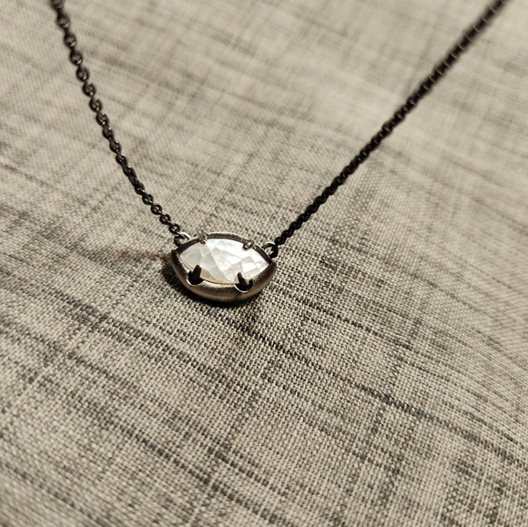 Kendra Scott bronze tone with mother of pearl setting - Picture 4 of 11